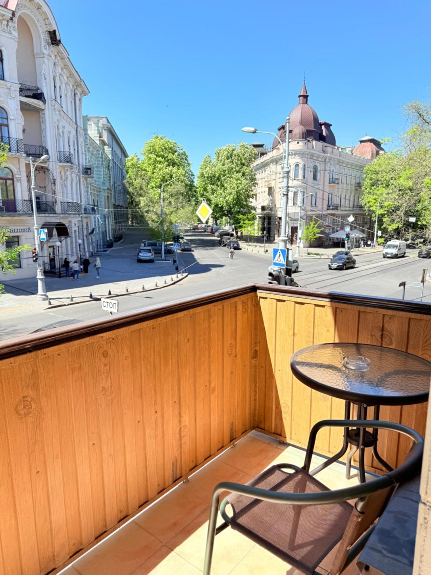 Светлая Квартира Apartment Odessa Exterior photo